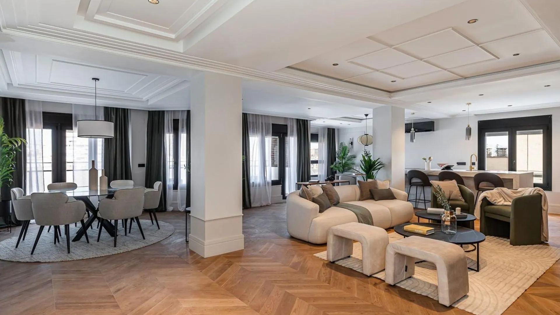 Elegant Manor Staycation Escape Rome