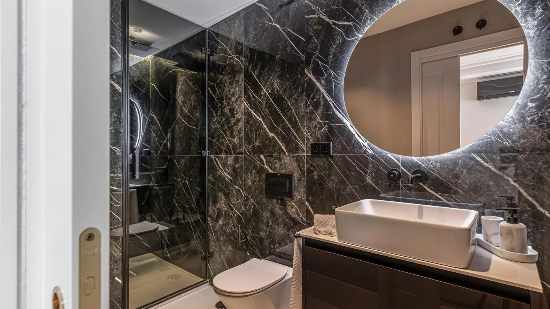 Elegant Manor Staycation Escape Rome
